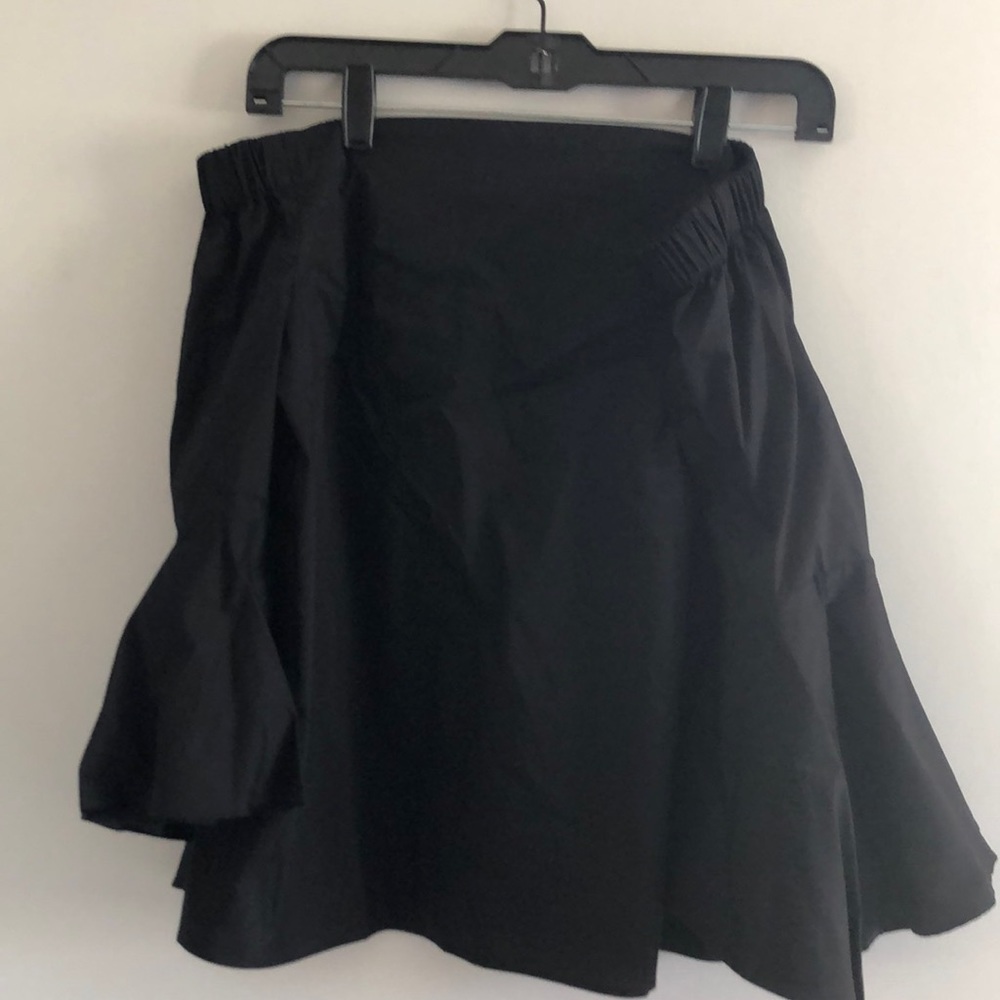 Jennifer Lopez off the shoulder bell sleeves M